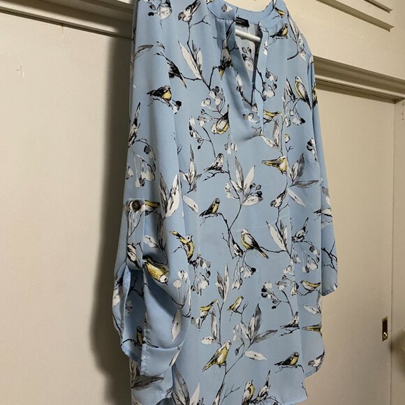 T Tahari woman, 3/4 length sleeves, light blue, high/low blouse, size 1X - Picture 3 of 13